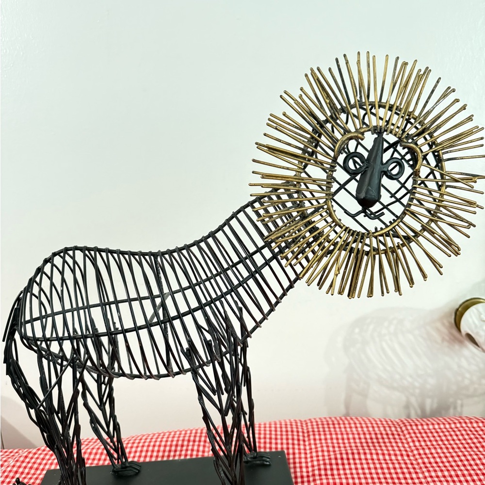 Elegant Black and Gold Wire Lion Sculpture
